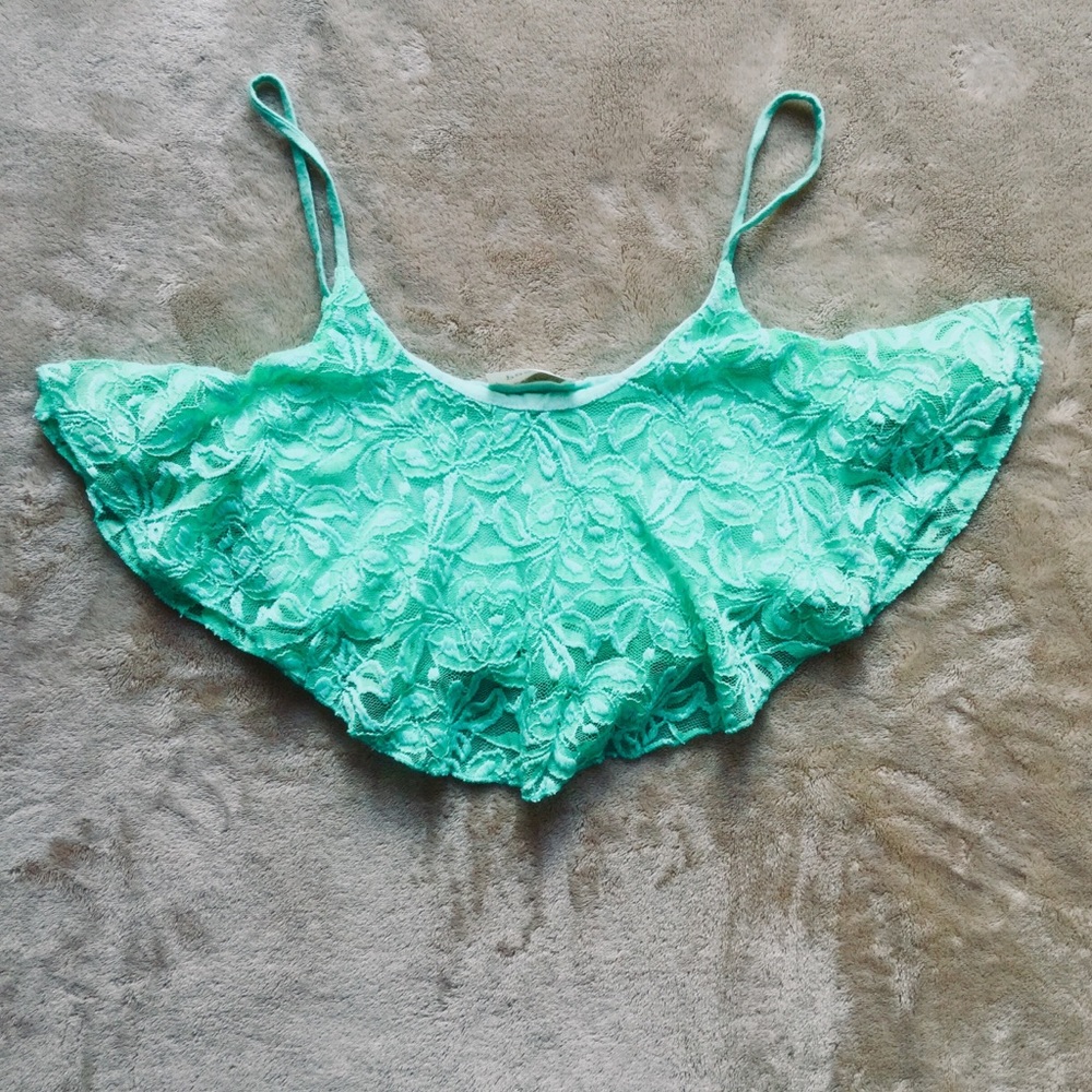 CLOSET Flowy Crop Top